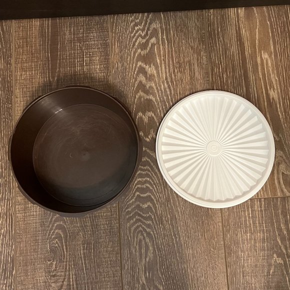 Vintage Tupperware Servalier Canister - Brown with White Lid - Picture 11 of 11